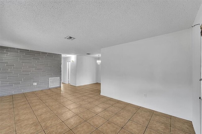Photo - 2230 Havana Dr