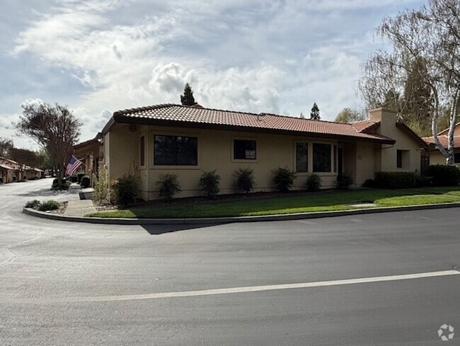 Building Photo - 2-Bedroom Corner Condo In Willowbrook Seni...