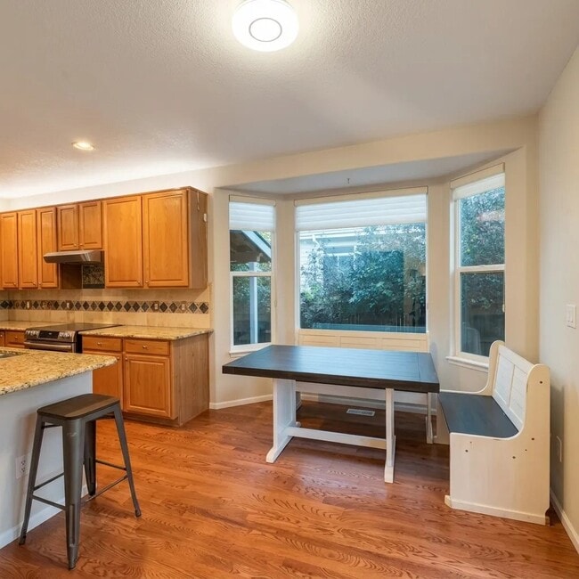1202 E 100th Pl