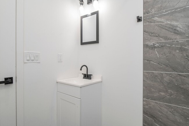 Building Photo - 3312 W Cumberland St Unit 1