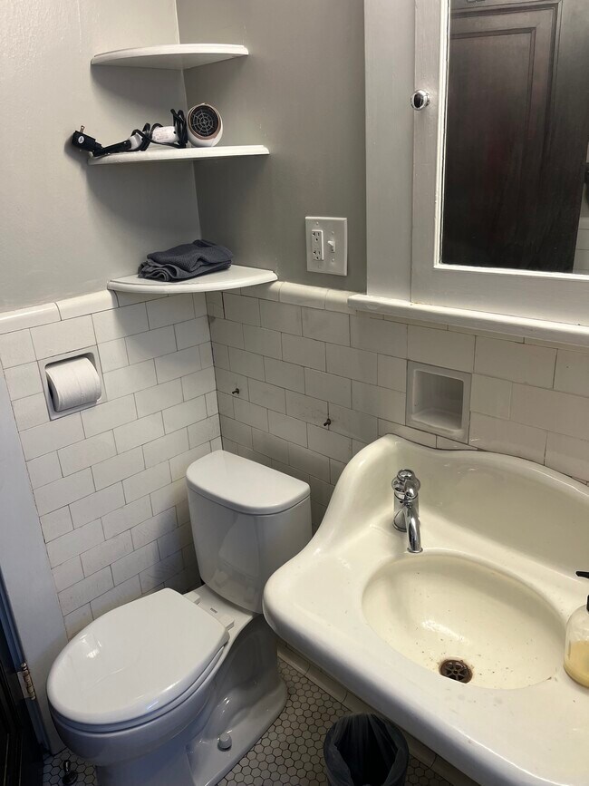 Photo - 449 Richmond Ave Unidad 2