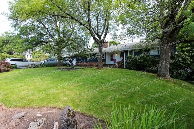 Photo - 160 SW Towle Ave Unit #2