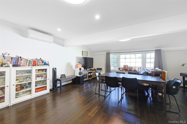 Photo - 80 Cypress Ln E