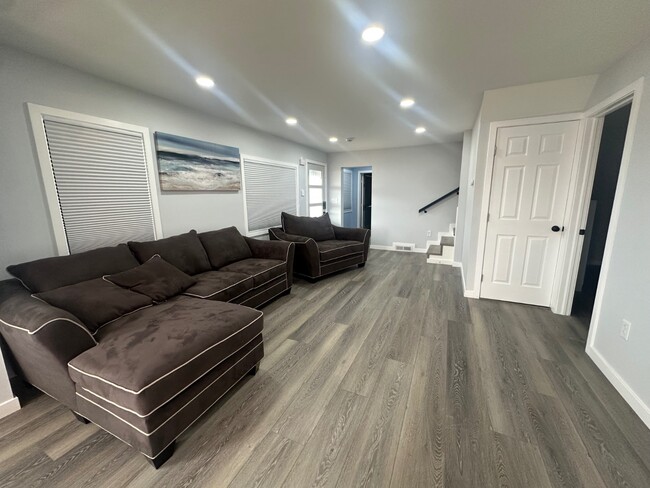 Photo - 595 Kingfisher Cir