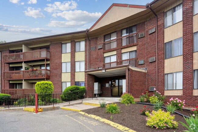 Building Photo - 2118 Cromwell Hills Dr Unit 2118 Rental