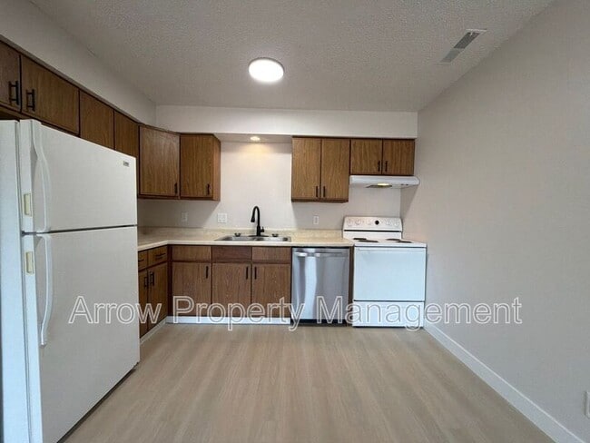 Building Photo - 539 N 24th St Unit 9