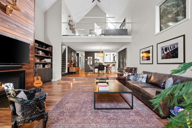 Photo - 650 Wallace St