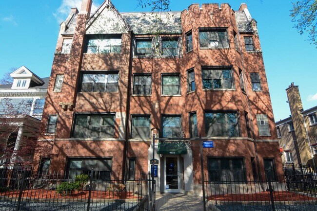 Building Photo - 4617 N Paulina St Rental