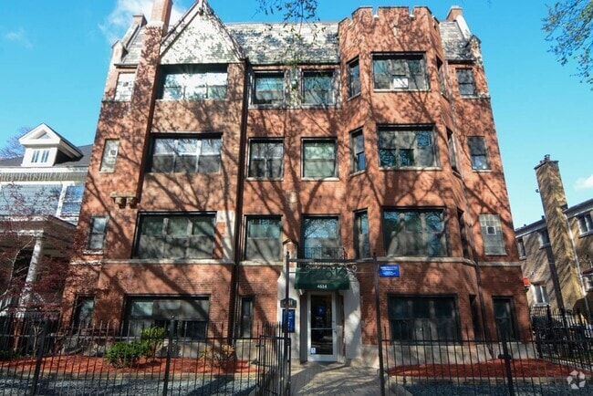 Building Photo - 4617 N Paulina St Rental