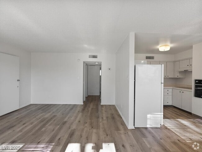 Building Photo - 350 E Desert Inn Rd Unit H208 Rental