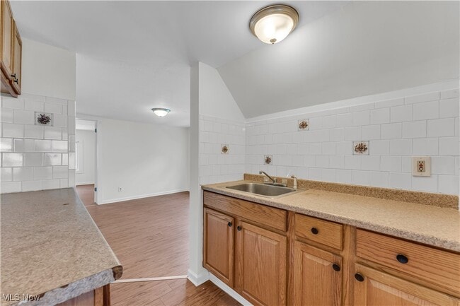 Building Photo - 3571 W 69th St Unit 2/UP