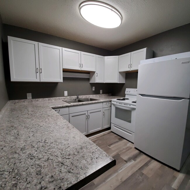 Remodeled Two Bedroom - Roosevelt Green Apartments