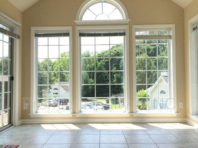 126 River Oaks Ct