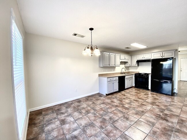 Photo - Desirable Saltillo Neighborhood