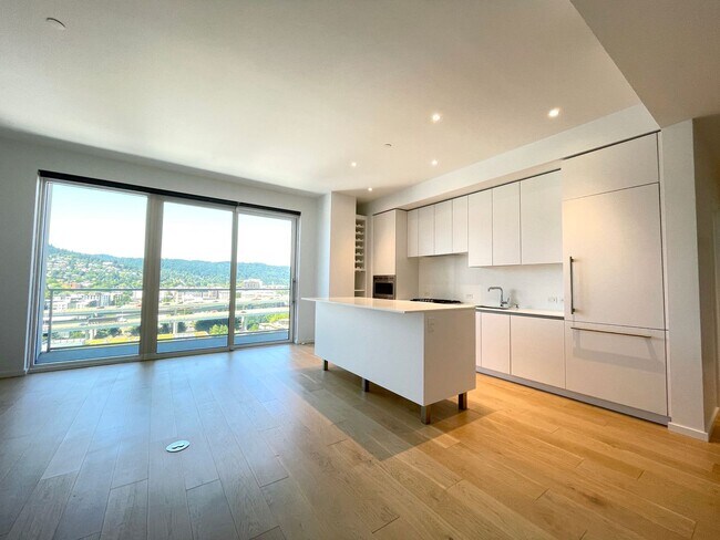 Photo - Spacious Vista Pearl Condo with Bonus Den, Stunning Views and Fabulous Amenities Unit 1710