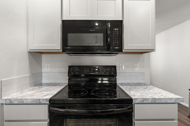 Photo - 3950 E Syracuse St