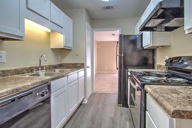 Kitchen - Cambridge Apartments