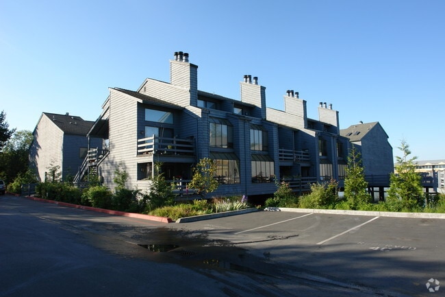 Photo - Lakes Village