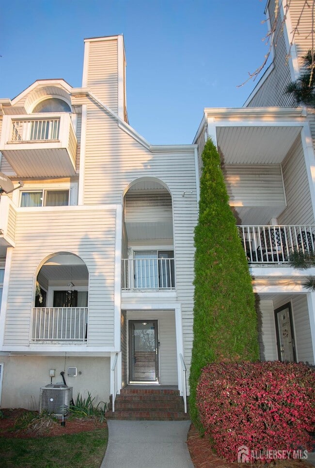 Photo - 410 Johnstone St