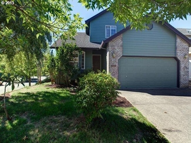 Building Photo - SUNNY & BRIGHT SINGLE FAMILY HOME IN HILLSBORO