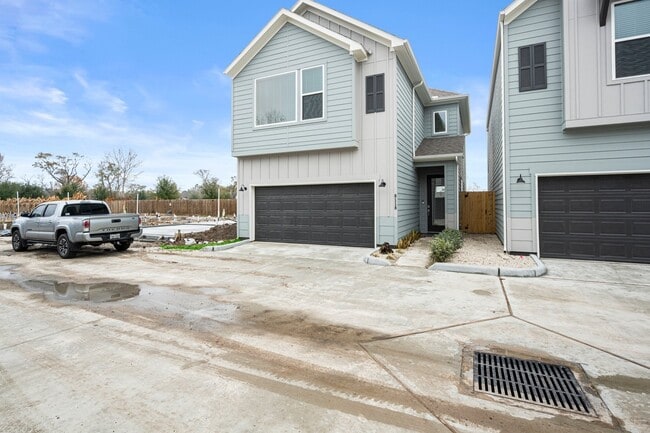 Photo - 8118 Esther Acres Ln