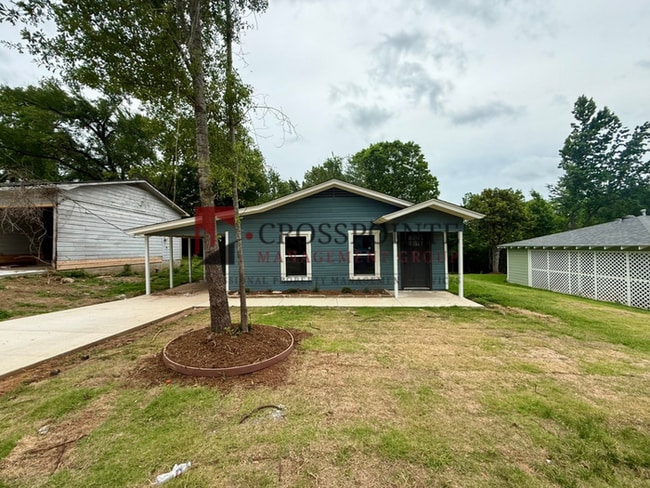 Building Photo - Newly Renovated 3 Bedroom 1 Bathroom Home!
