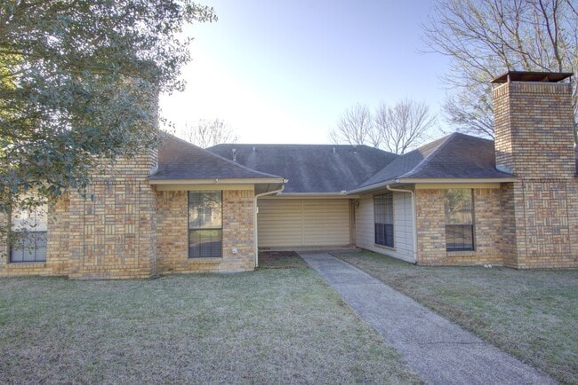 Building Photo - 5805 Sidney Dr Rental