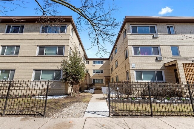 Building Photo - 6719 N Hermitage Ave Unit 3B Rental