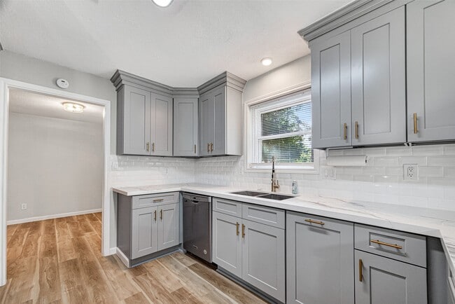 Photo - 25503 Foxbriar Ln