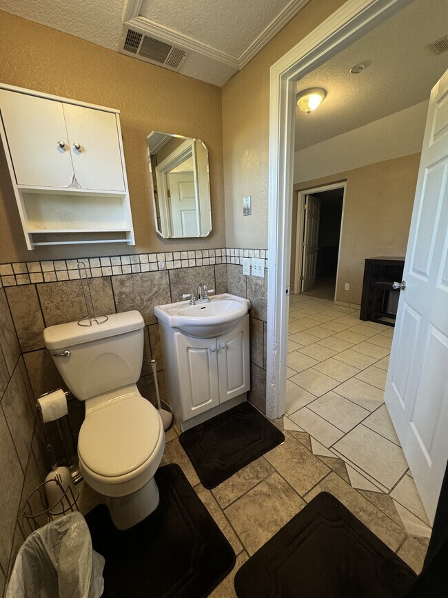 Photo - 225 Oakwood Dr House