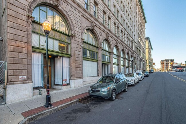 Photo - 143 E State St Unit 415