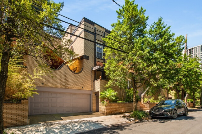 2 car garage - 197 5th St NE