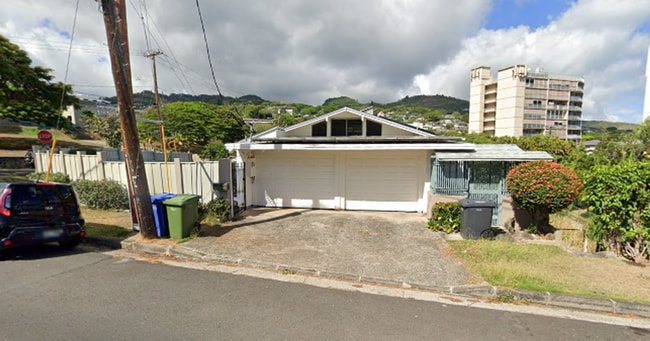 Photo - Spacious 2-bedroom, 1-bathroom unit with 1 covered parking stall!