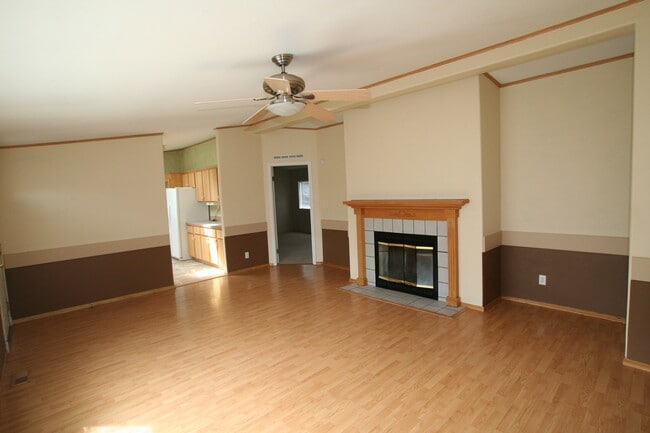 Photo - 3 bed 2 bath home with fireplace
