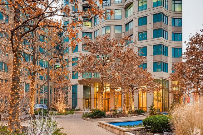 Building Photo - 400 N La Salle Dr Unit 3008