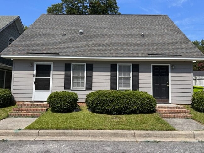 Building Photo - 17/18 Unit 18