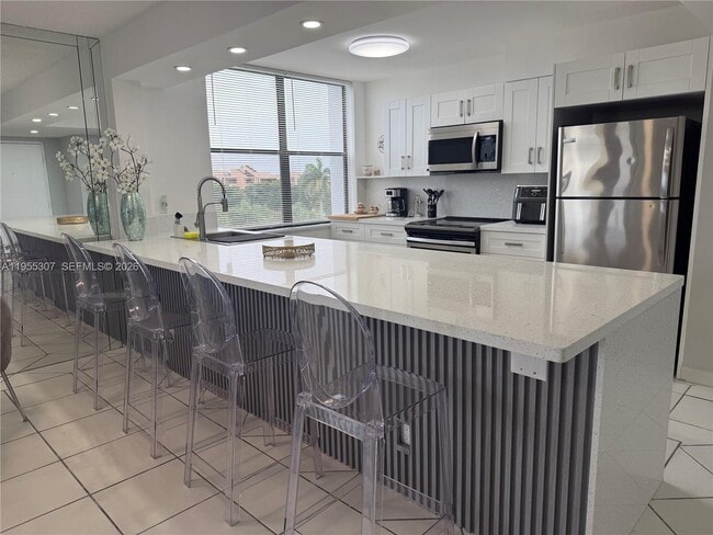 Building Photo - 825 Egret Cir Unit 511