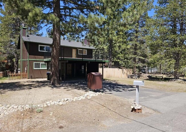 2282 Blitzen Rd