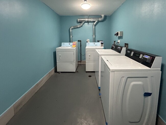 Photo - 2120 Daly Ave Unidad 4C