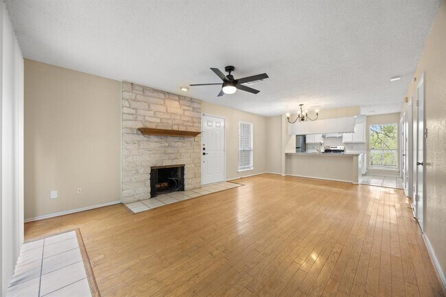 Photo - 6715 Old Quarry Ln