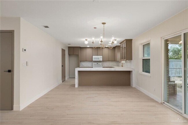 Photo - 19 Fern Ave W