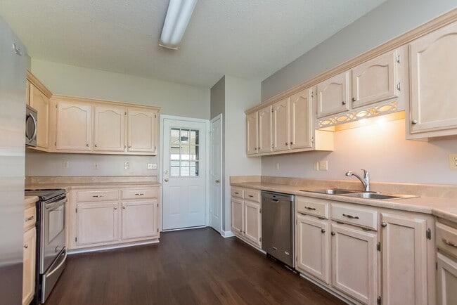 Photo - 8935 Sweet Flag Loop