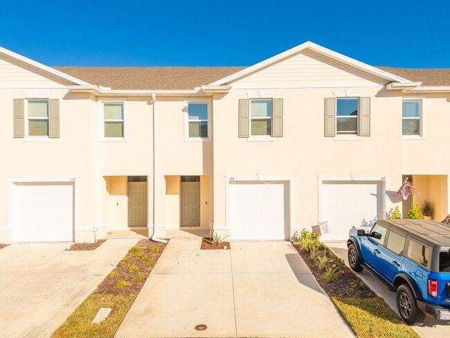 Photo - 2023 Block Town-Home with Community Gym and Pool