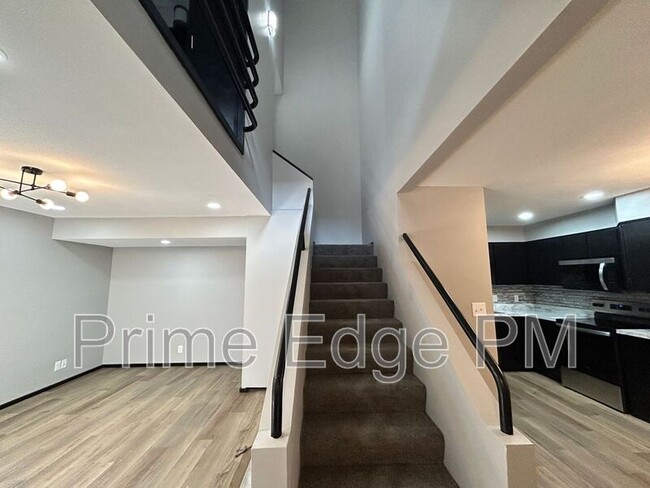 Building Photo - 1841 Ridgehaven Ct Rental