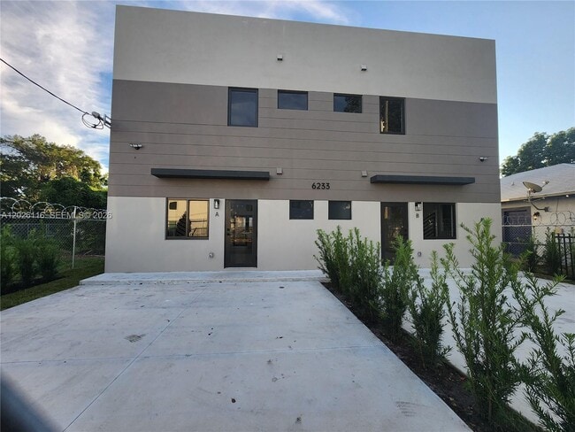 Building Photo - 6233 NW 20th Ave Unit B