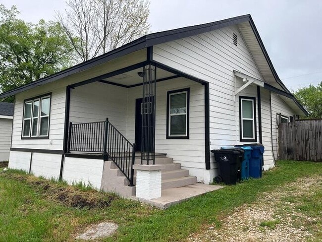 Photo - 1515 W Woodard St