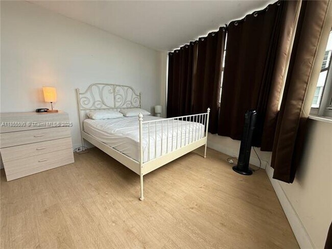 Photo - 999 Brickell Bay Dr Unit 999 Brickell Bay Dr  604