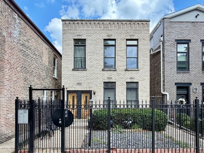 Building Photo - 2626 W Superior St Unit 3