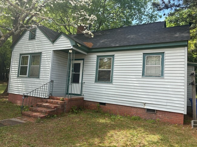 Photo - 282 Windsor Dr