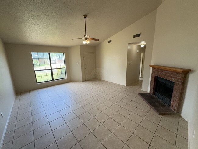 Photo - 2208 Hemlock Dr